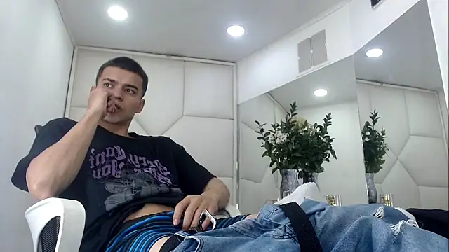 Snapshot of SanttiiBuck chatting on 02/27/26, 12:05 SanttiiBuck online show from 02/27/26, 12:05