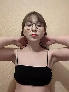 Snapshot of Ella17582 chatting on 03/04/26, 09:32 Ella17582 online show from 03/04/26, 09:32