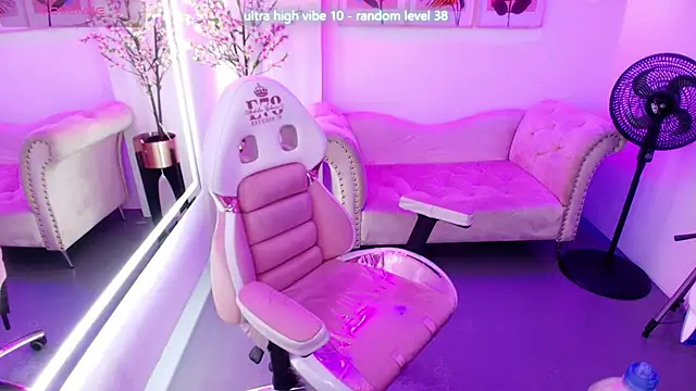 Snapshot of Chloe_meoww chatting on 05/15/26, 12:12 Chloe meoww online show from 05/15/26, 12:12
