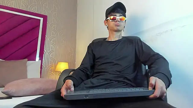 Snapshot of Dominic_Foxx chatting on 02/27/26, 01:22 Dominic Foxx online show from 02/27/26, 01:22