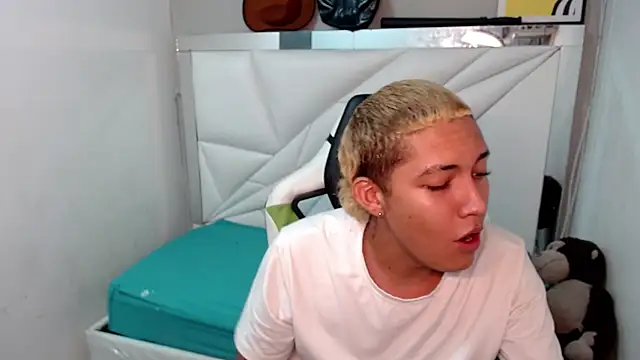 Snapshot of Street_poemm_ chatting on 02/26/26, 04:33 Street poemm online show from 02/26/26, 04:33