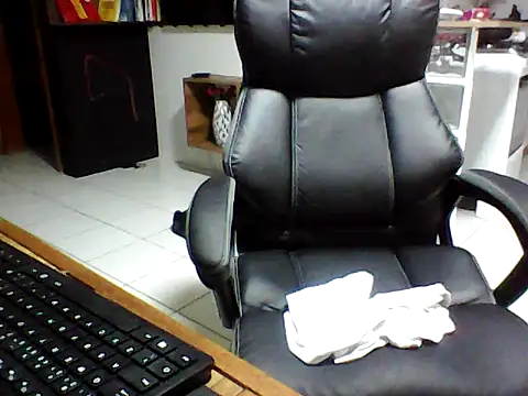 Snapshot of FabioZoe1 chatting on 04/13/26, 12:05 FabioZoe1 online show from 04/13/26, 12:05