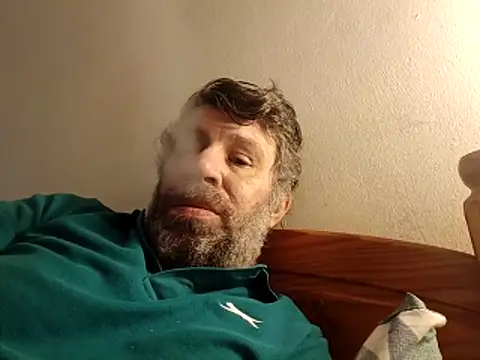 Snapshot of stud2512 chatting on 02/27/26, 01:00 stud2512 online show from 02/27/26, 01:00