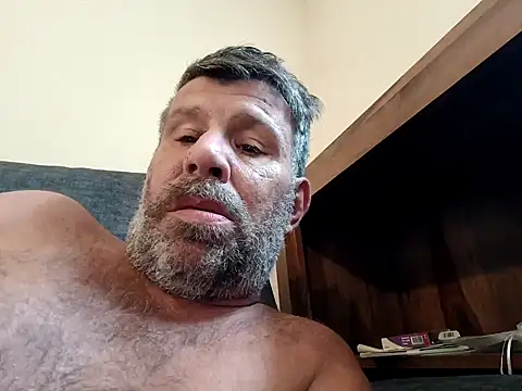 Snapshot of stud2512 chatting on 05/16/26, 04:17 stud2512 online show from 05/16/26, 04:17