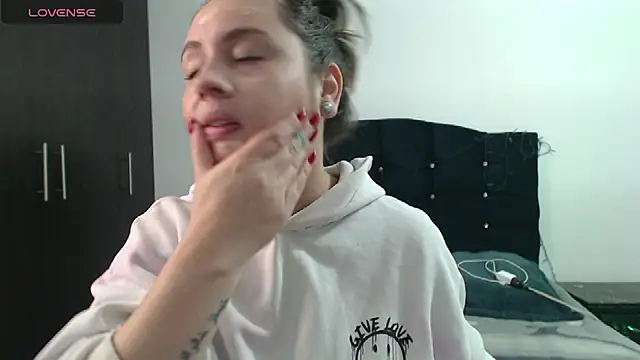 Snapshot of Ana__arms chatting on 02/25/26, 02:05 Ana arms online show from 02/25/26, 02:05