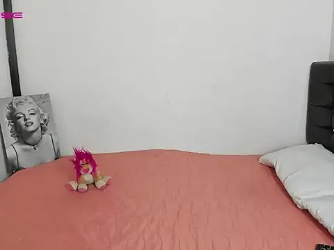 LatinaQueen23 online show from 03/19/26, 01:37