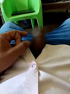 Snapshot of blackbeauty321 chatting on 02/27/26, 07:30 blackbeauty321 online show from 02/27/26, 07:30