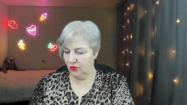 Mary-Leee online show from 03/25/26, 02:56