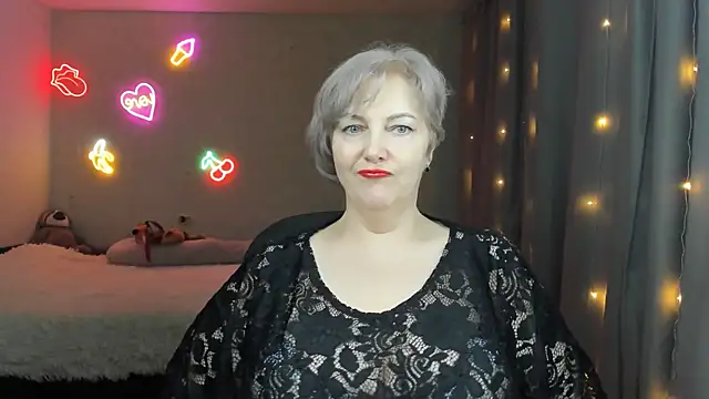 Mary-Leee online show from 04/18/26, 03:32