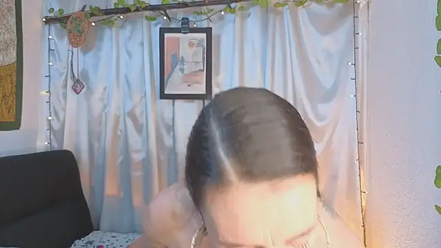 LeanaMaturee online show from 04/04/26, 12:02