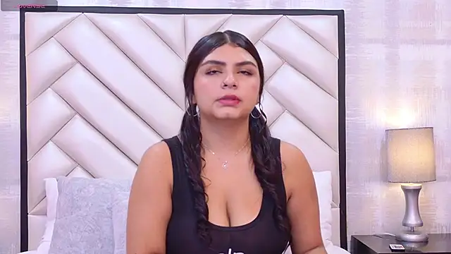 Snapshot of EmmaLeens chatting on 02/22/26, 12:26 EmmaLeens online show from 02/22/26, 12:26