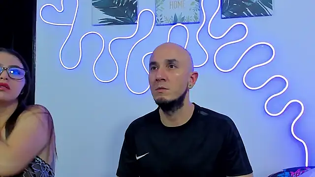 Snapshot of Cintya_n_Roger chatting on 03/01/26, 03:30 Cintya n Roger online show from 03/01/26, 03:30