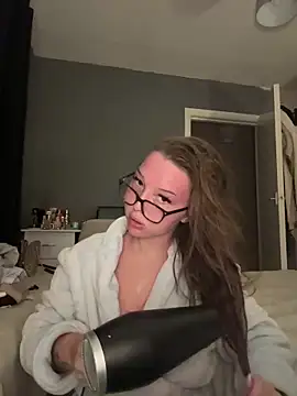 Snapshot of Bellesweett chatting on 04/07/26, 07:14 Bellesweett online show from 04/07/26, 07:14