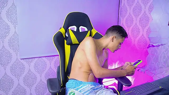 Luxury boys online show from 04/11/26, 10:14