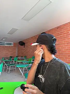 Snapshot of HarryGaze chatting on 02/27/26, 01:11 HarryGaze online show from 02/27/26, 01:11