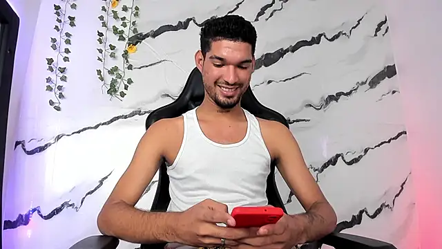 Snapshot of CarlosHotVibes chatting on 02/24/26, 01:09 CarlosHotVibes online show from 02/24/26, 01:09