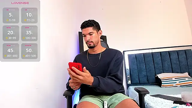 Snapshot of CarlosHotVibes chatting on 03/04/26, 12:44 CarlosHotVibes online show from 03/04/26, 12:44