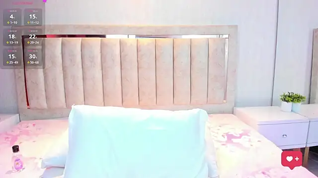 Snapshot of AlaiaMoretti_ chatting on 05/06/26, 10:37 AlaiaMoretti online show from 05/06/26, 10:37