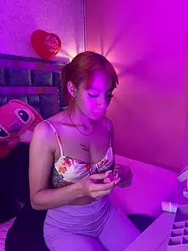 Snapshot of Elaaa_pink21 chatting on 02/27/26, 02:22 Elaaa pink21 online show from 02/27/26, 02:22