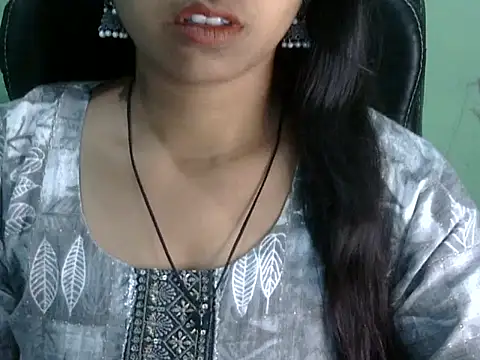 cute momo love online show from 04/29/26, 06:06