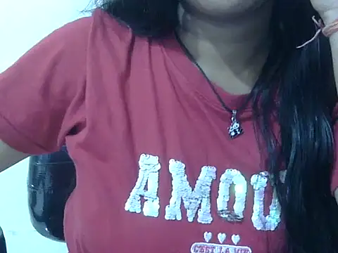 Snapshot of cute_momo_love chatting on 06/15/26, 05:20 cute momo love online show from 06/15/26, 05:20
