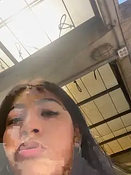 Snapshot of Sexy_mia_outdoors chatting on 02/26/26, 04:06 Sexy mia outdoors online show from 02/26/26, 04:06