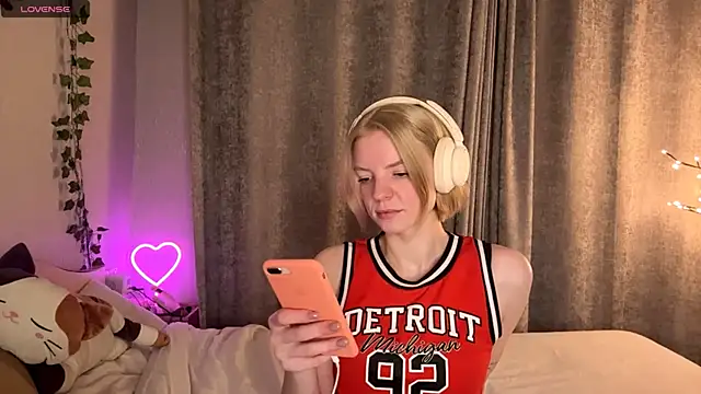 Snapshot of Marry_Sornatiko chatting on 05/14/26, 06:26 Marry Sornatiko online show from 05/14/26, 06:26
