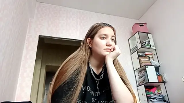 Snapshot of JanineThielman chatting on 04/29/26, 11:25 JanineThielman online show from 04/29/26, 11:25