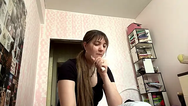 Snapshot of JanineThielman chatting on 06/06/26, 08:41 JanineThielman online show from 06/06/26, 08:41