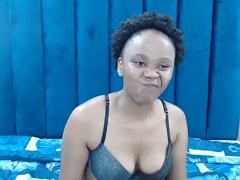 Snapshot of CreamyTea chatting on 03/03/26, 06:03 CreamyTea online show from 03/03/26, 06:03