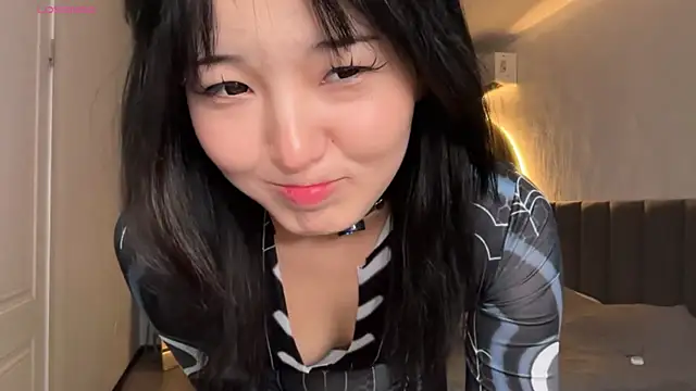 Snapshot of minnie_joy chatting on 06/19/26, 12:53 minnie joy online show from 06/19/26, 12:53