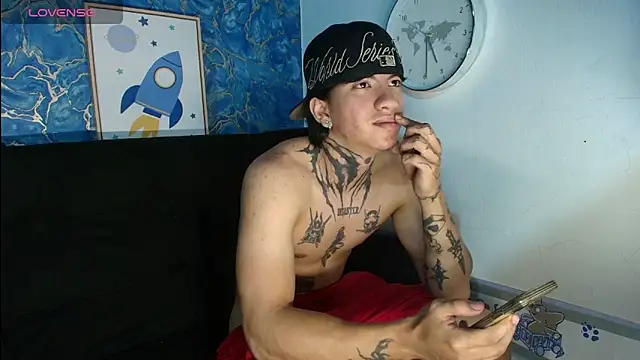 Snapshot of Tessarion_Black chatting on 06/25/26, 04:34 Tessarion Black online show from 06/25/26, 04:34