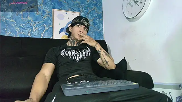 Snapshot of Tessarion_Black chatting on 07/14/26, 04:28 Tessarion Black online show from 07/14/26, 04:28