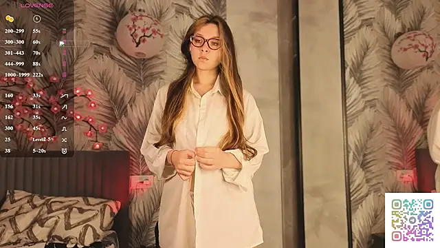HinaVibe online show from 05/10/26, 04:01