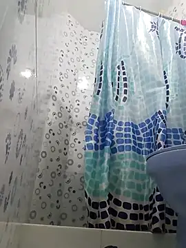 Snapshot of Lluviadeorohd chatting on 02/24/26, 04:43 Lluviadeorohd online show from 02/24/26, 04:43