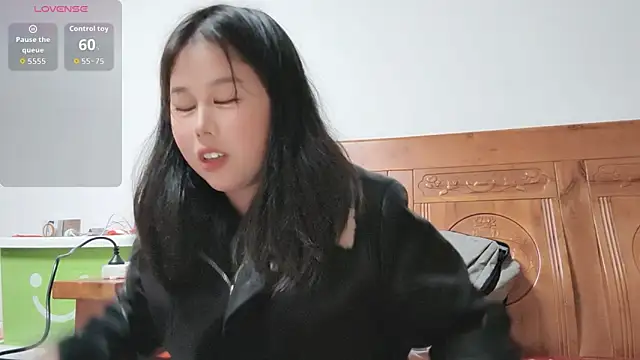 Snapshot of Hannah-33 chatting on 03/08/26, 02:32 Hannah-33 online show from 03/08/26, 02:32