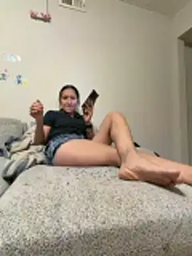 Snapshot of celenia chatting on 02/27/26, 04:45 celenia online show from 02/27/26, 04:45