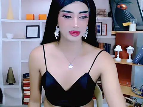Queeny Cassandra online show from 05/15/26, 06:09