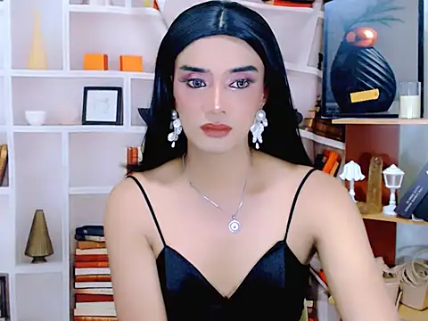 Queeny Cassandra online show from 05/19/26, 06:09