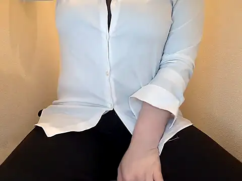 emi chan 7 online show from 04/30/26, 02:12