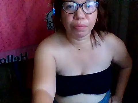 Snapshot of sweet_lhyn chatting on 07/13/26, 04:48 sweet lhyn online show from 07/13/26, 04:48