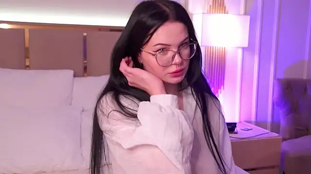 Snapshot of CindyMil chatting on 05/17/26, 06:22 CindyMil online show from 05/17/26, 06:22
