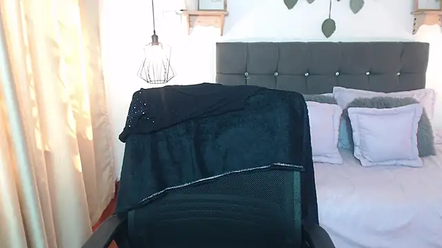 Emma hassani online show from 03/29/26, 02:28