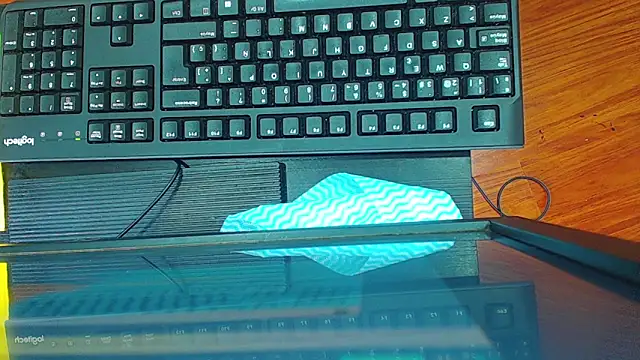 Emma hassani online show from 04/17/26, 01:25