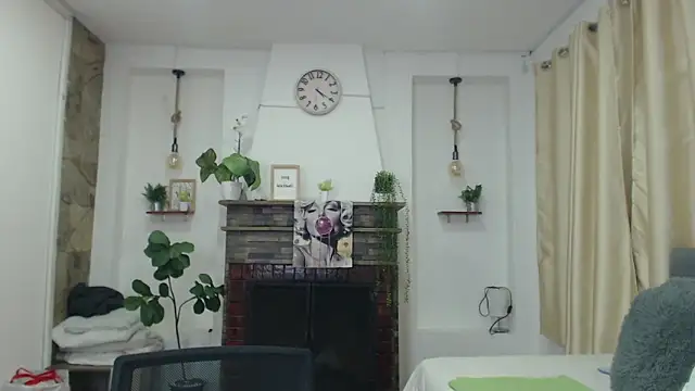 Snapshot of Emma_hassani chatting on 04/20/26, 01:47 Emma hassani online show from 04/20/26, 01:47