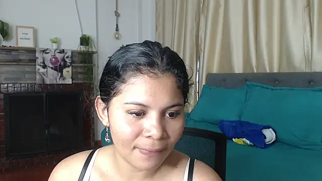 Snapshot of Emma_hassani chatting on 05/19/26, 06:58 Emma hassani online show from 05/19/26, 06:58