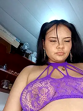 Snapshot of Emily_Rouse23 chatting on 04/22/26, 02:25 Emily Rouse23 online show from 04/22/26, 02:25