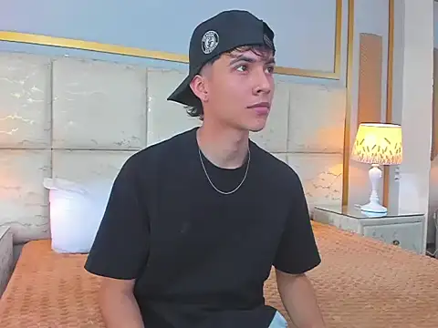 Snapshot of AronTawers chatting on 03/01/26, 07:16 AronTawers online show from 03/01/26, 07:16