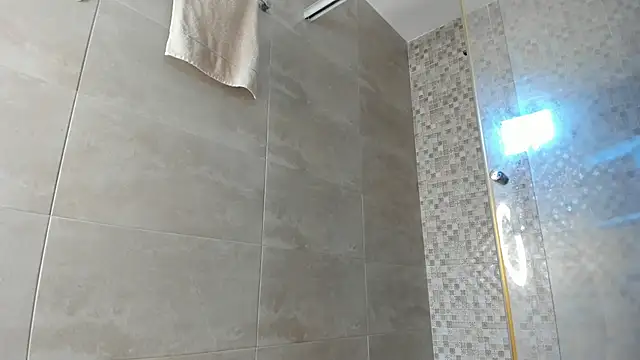 emily gaviria1 online show from 04/15/26, 12:23