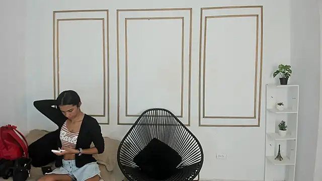 emily gaviria1 online show from 05/17/26, 12:01